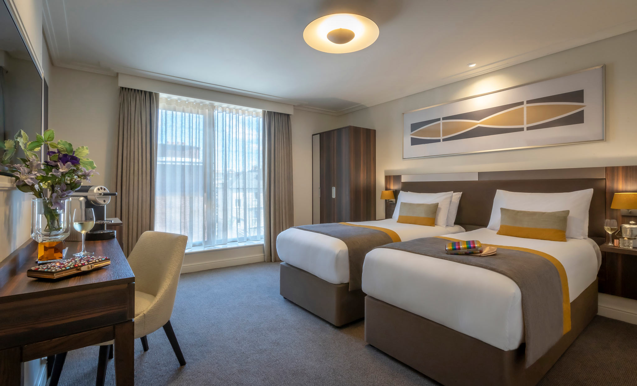 Double Bed Hotel - Homecare24